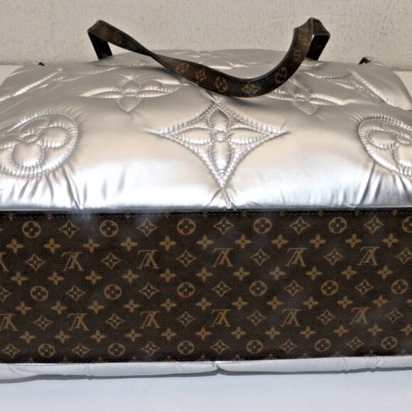 Louis Vuitton Econyl Onthego GM Pillow Silver Bag Puffer Giant Flower Monogram - Picture 5 of 14